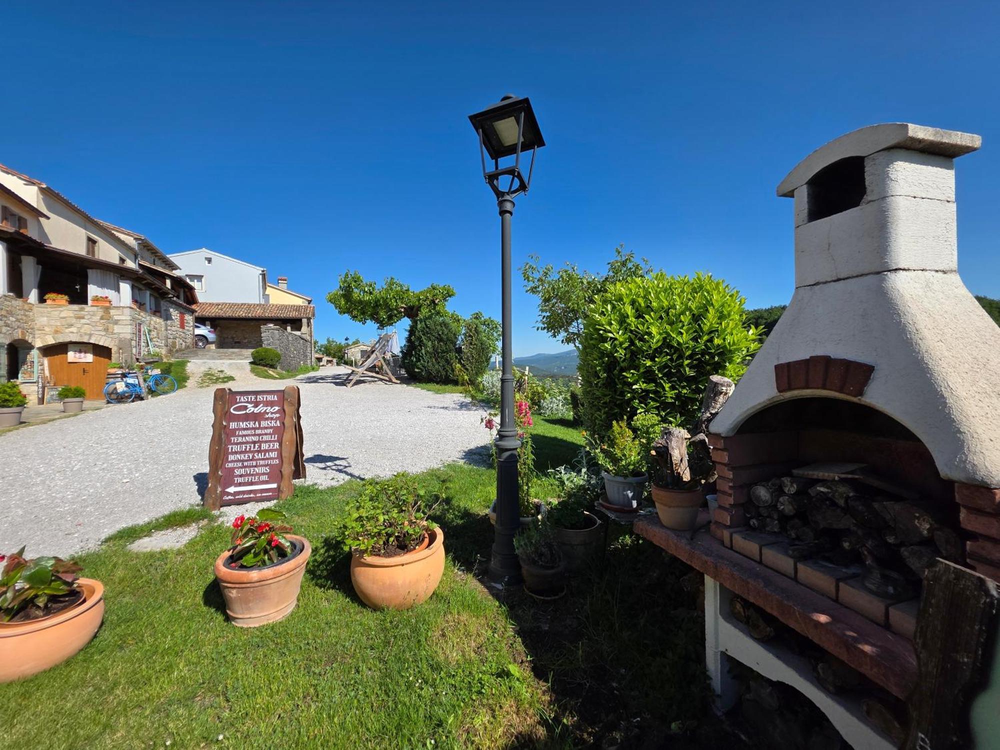 Apartment Hum-The Smallest Town In The World Екстер'єр фото