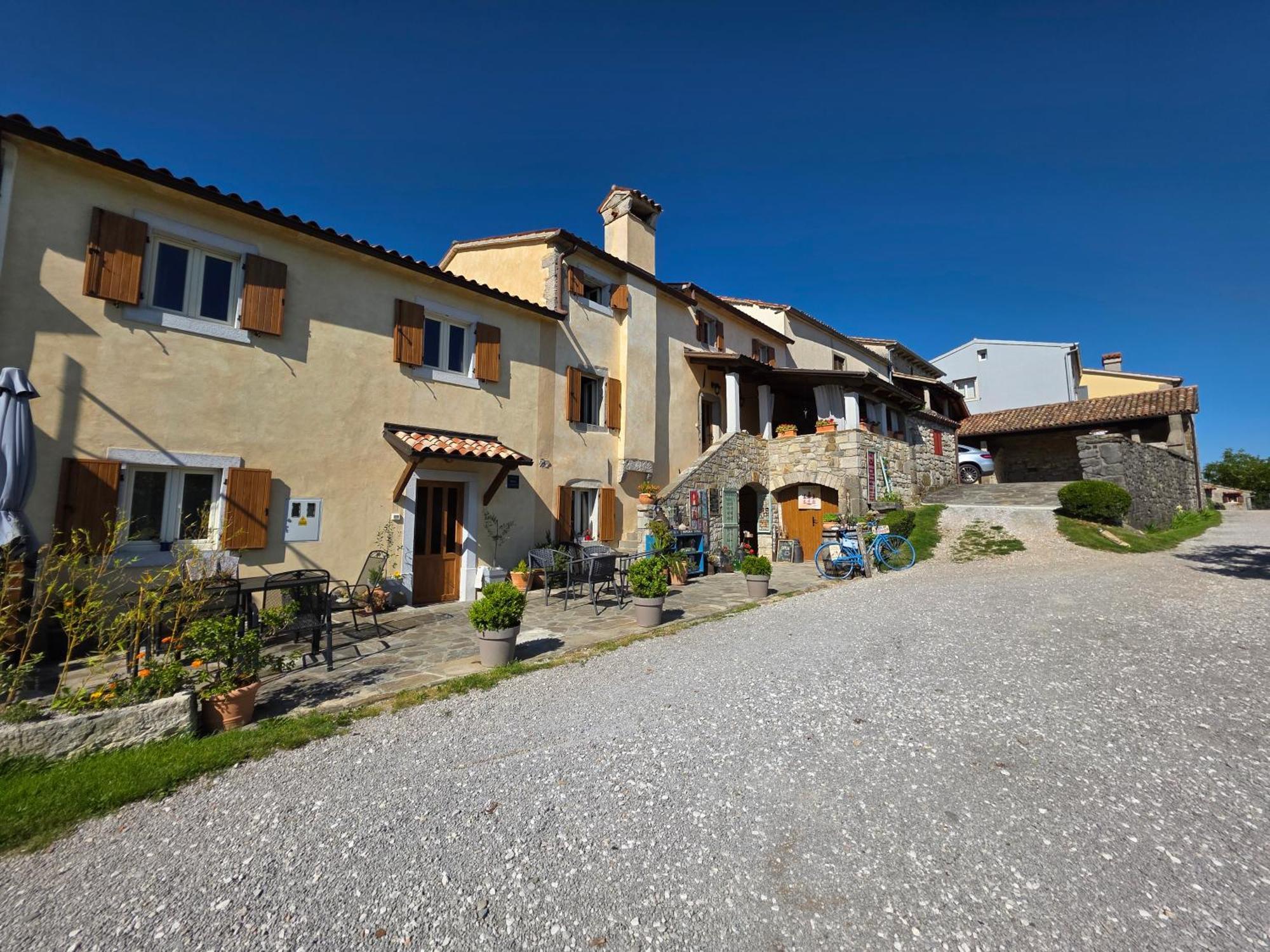 Apartment Hum-The Smallest Town In The World Екстер'єр фото